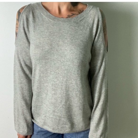 GAP Super Soft Cut Out Bell Sleeve Sweater - Picture 3 of 7